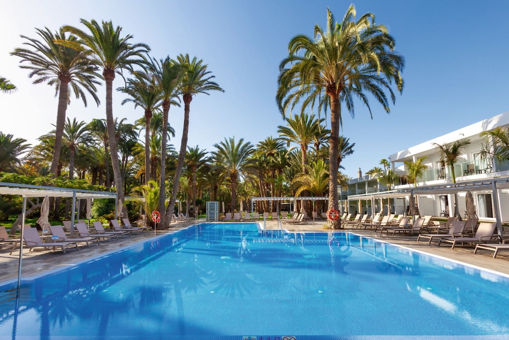 Hotel Riu Palace Oasis — Swimming pool in Meloneras, Canary Islands