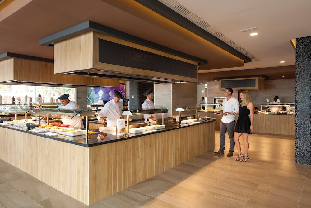 Hotel Riu Papayas - All Inclusive — Restaurant & bars in Playa del Ingles, Canary Islands