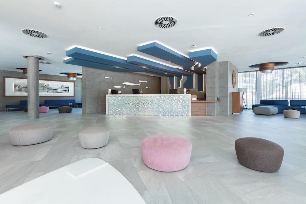 Hotel Riu Papayas - All Inclusive — Hotel building in Playa del Ingles, Canary Islands