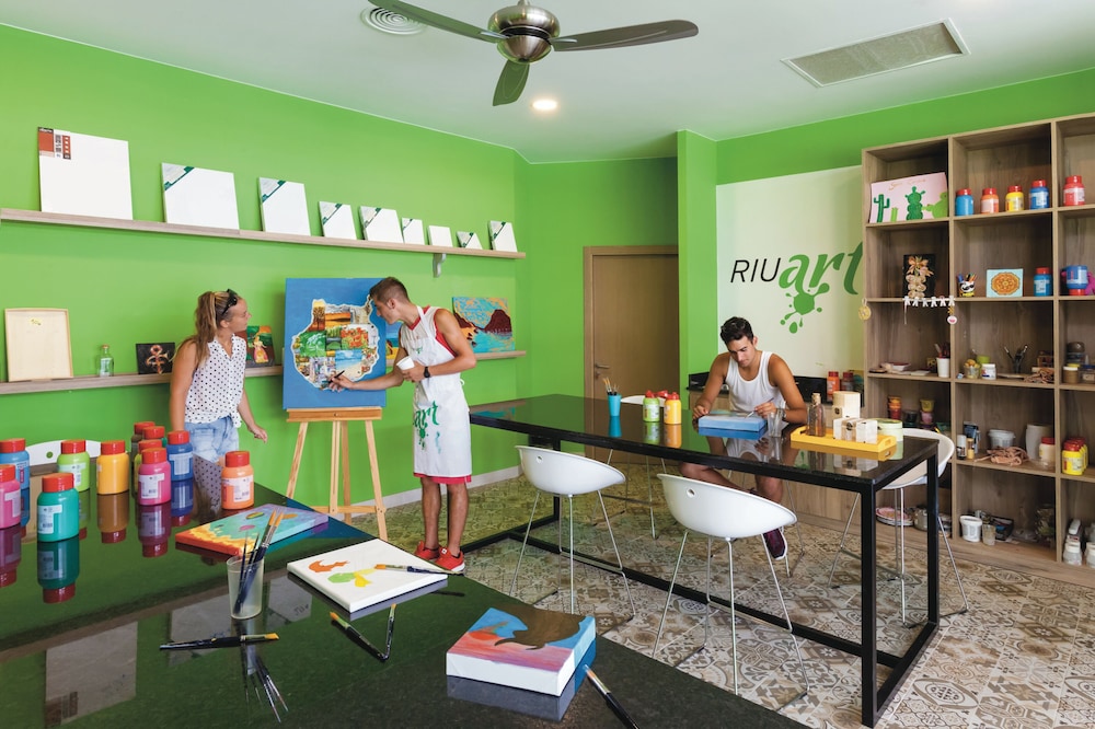 Hotel Riu Papayas - All Inclusive — Attractions for children in Playa del Ingles, Canary Islands