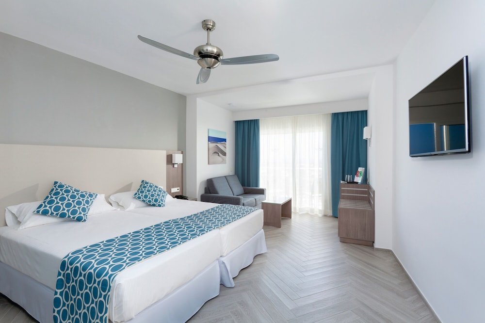 Hotel Riu Papayas - All Inclusive — Hotel rooms in Playa del Ingles, Canary Islands
