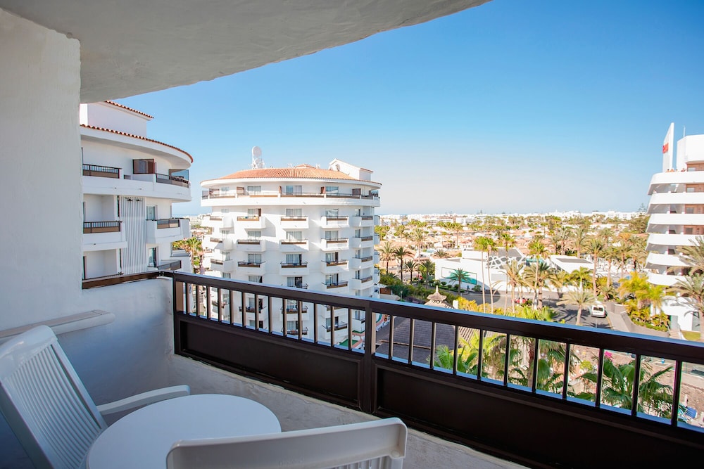 Servatur Waikiki — Hotel rooms in Playa del Ingles, Canary Islands