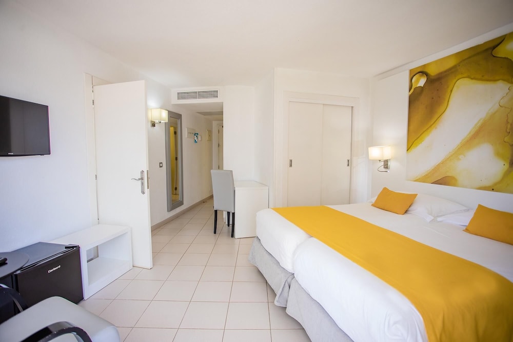 Servatur Waikiki — Hotel rooms in Playa del Ingles, Canary Islands