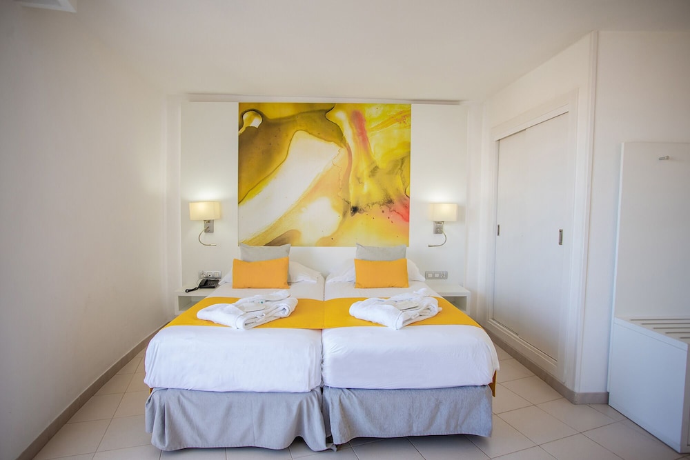 Servatur Waikiki — Hotel rooms in Playa del Ingles, Canary Islands
