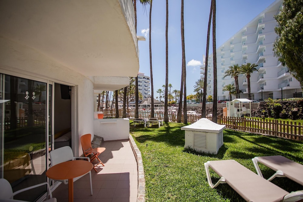 Servatur Waikiki — Hotel rooms in Playa del Ingles, Canary Islands