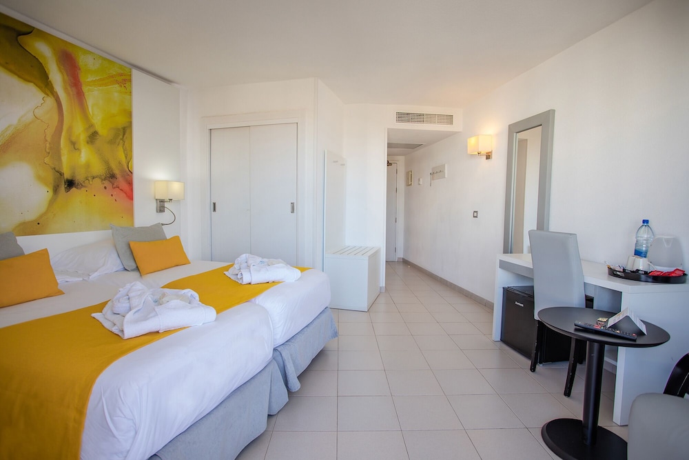 Servatur Waikiki — Hotel rooms in Playa del Ingles, Canary Islands