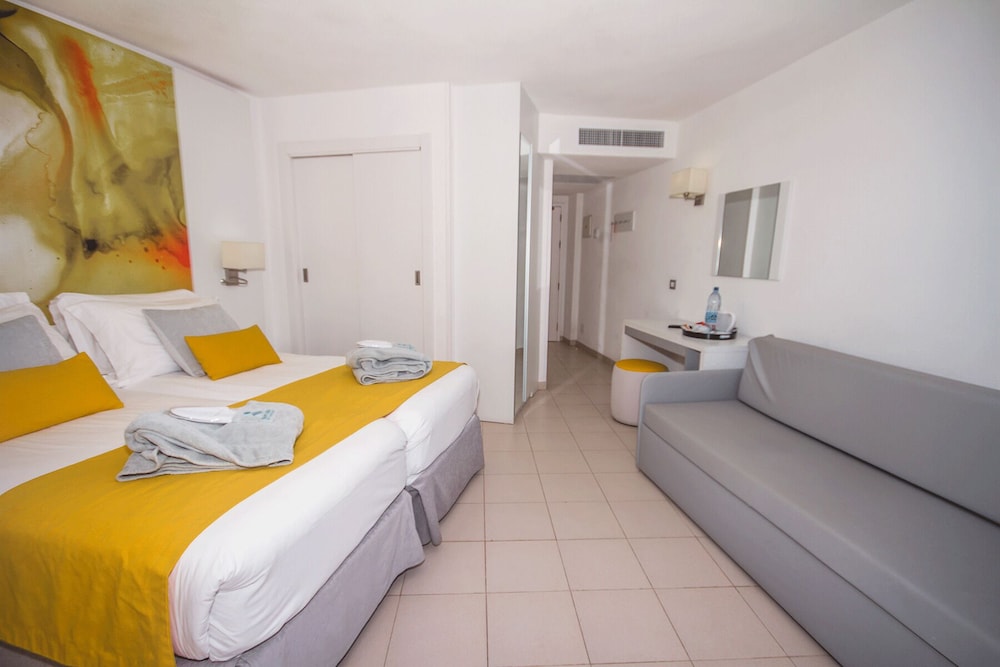 Servatur Waikiki — Hotel rooms in Playa del Ingles, Canary Islands