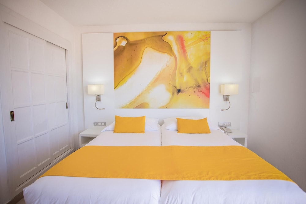 Servatur Waikiki — Hotel rooms in Playa del Ingles, Canary Islands