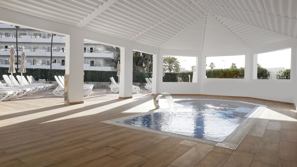 Servatur Waikiki — Swimming pool in Playa del Ingles, Canary Islands