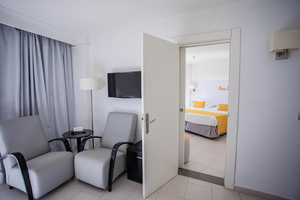 Servatur Waikiki — Hotel rooms in Playa del Ingles, Canary Islands