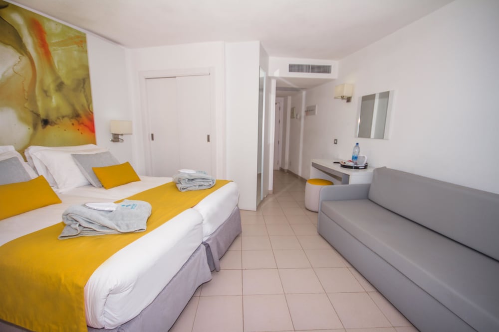 Servatur Waikiki — Hotel rooms in Playa del Ingles, Canary Islands