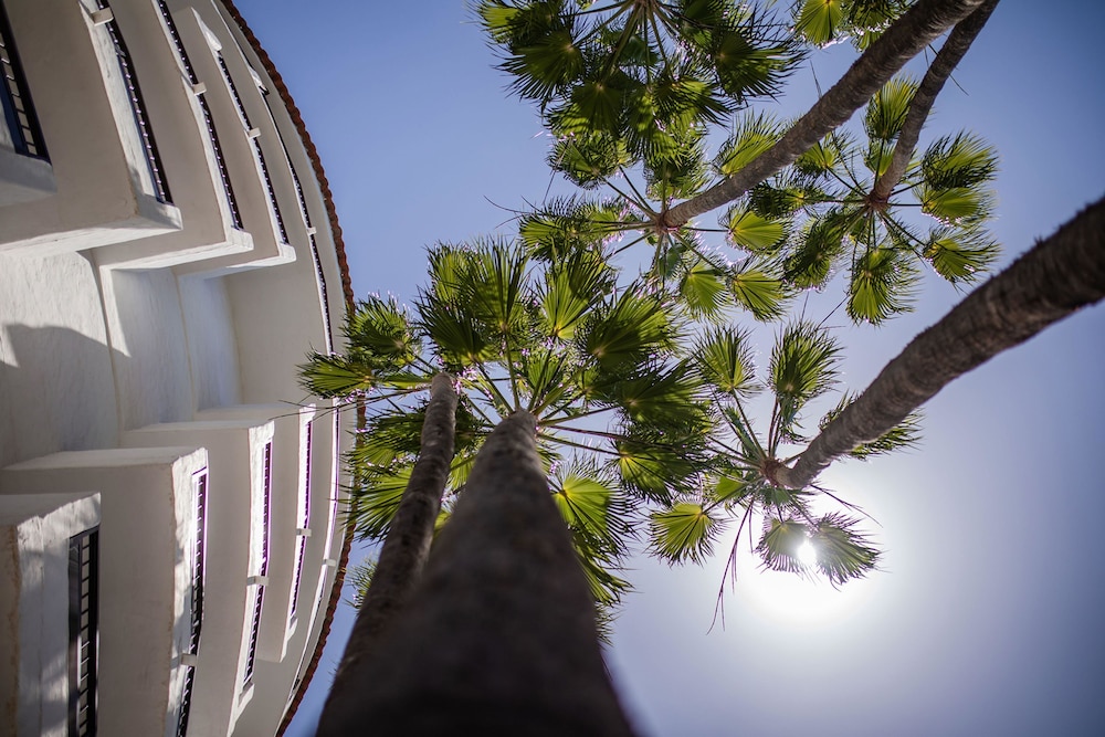 Servatur Waikiki — Hotel building in Playa del Ingles, Canary Islands