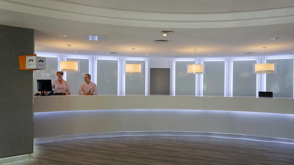 Servatur Waikiki — Hotel building in Playa del Ingles, Canary Islands