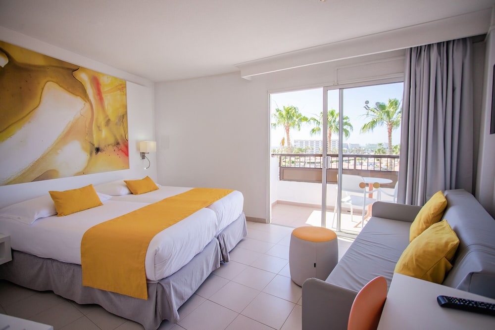 Servatur Waikiki — Hotel rooms in Playa del Ingles, Canary Islands