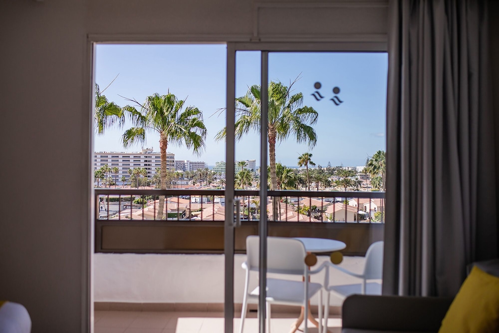 Servatur Waikiki — Hotel rooms in Playa del Ingles, Canary Islands