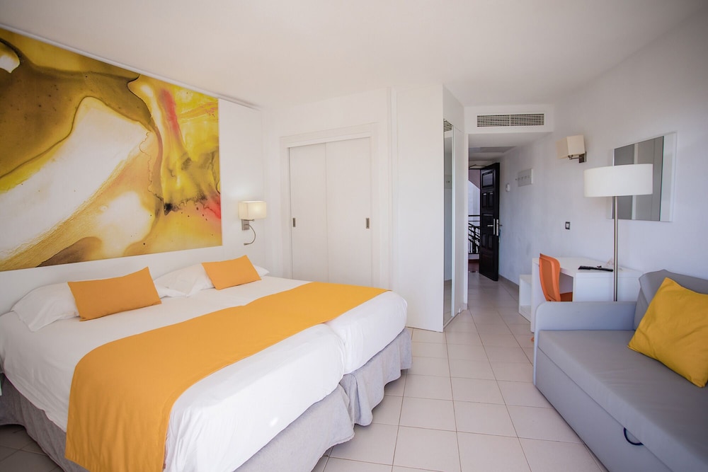 Servatur Waikiki — Hotel rooms in Playa del Ingles, Canary Islands