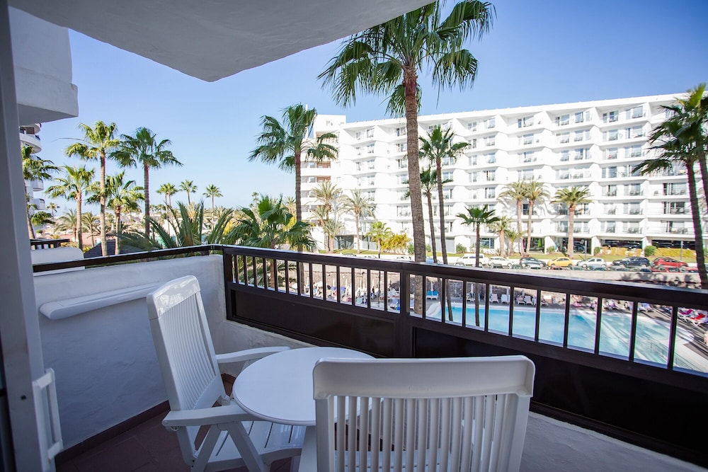 Servatur Waikiki — Hotel rooms in Playa del Ingles, Canary Islands