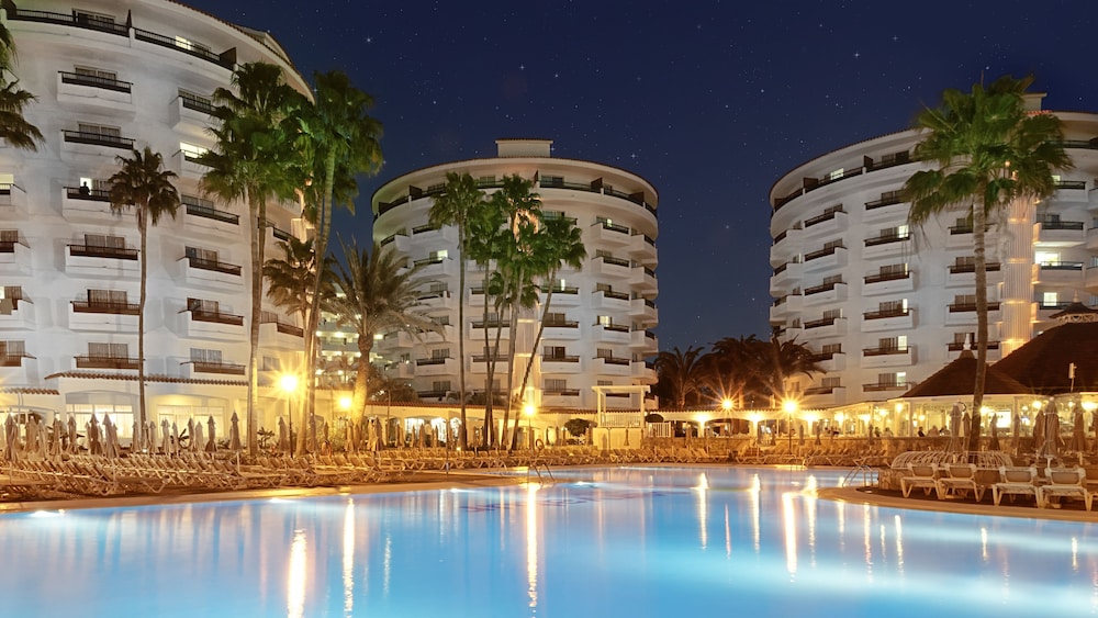 Servatur Waikiki — Swimming pool in Playa del Ingles, Canary Islands