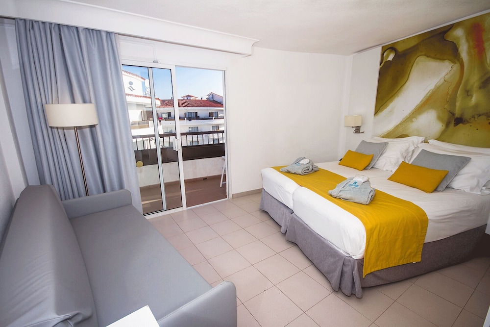 Servatur Waikiki — Hotel rooms in Playa del Ingles, Canary Islands