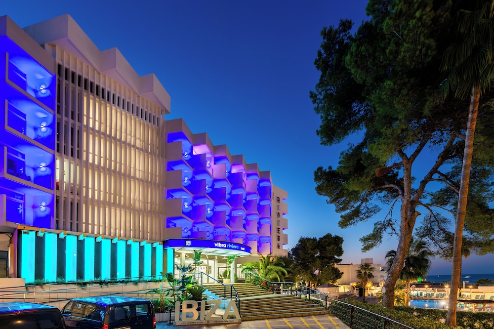 Hotel Vibra Riviera — Hotel building in San Antonio, Balearic Islands