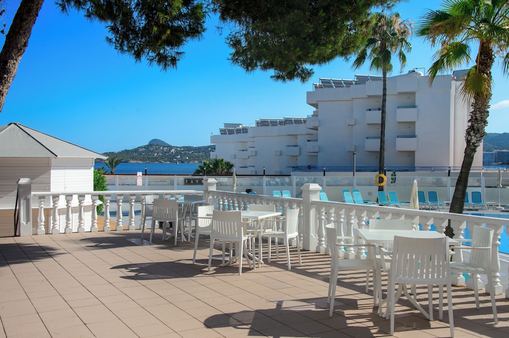 Hotel Vibra Riviera — Restaurant & bars in San Antonio, Balearic Islands
