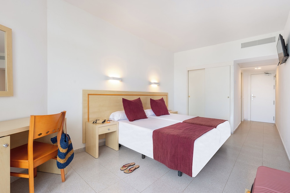 Hotel Vibra Riviera — Hotel rooms in San Antonio, Balearic Islands