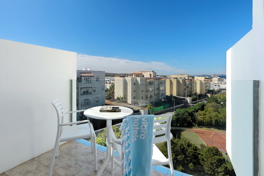 Hotel Vibra Riviera — Hotel rooms in San Antonio, Balearic Islands