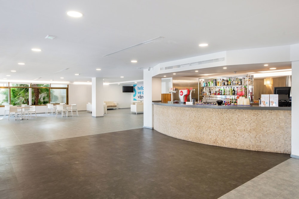 Hotel Vibra Riviera — Restaurant & bars in San Antonio, Balearic Islands