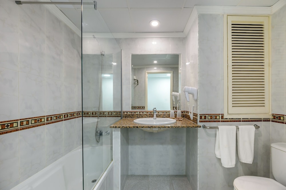 Hotel Vibra Riviera — Hotel rooms in San Antonio, Balearic Islands