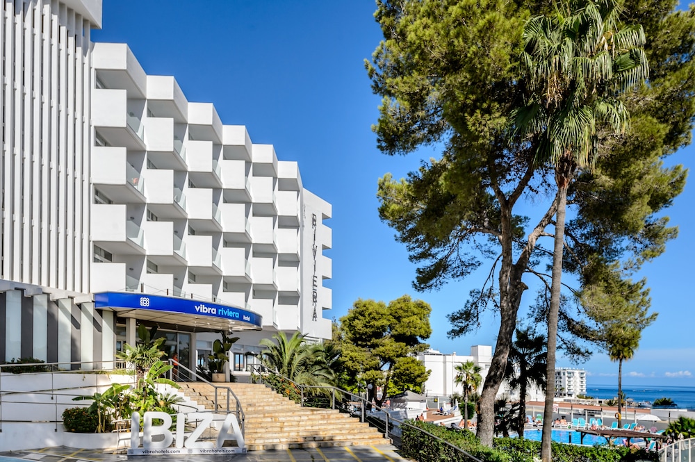 Hotel Vibra Riviera — Hotel building in San Antonio, Balearic Islands