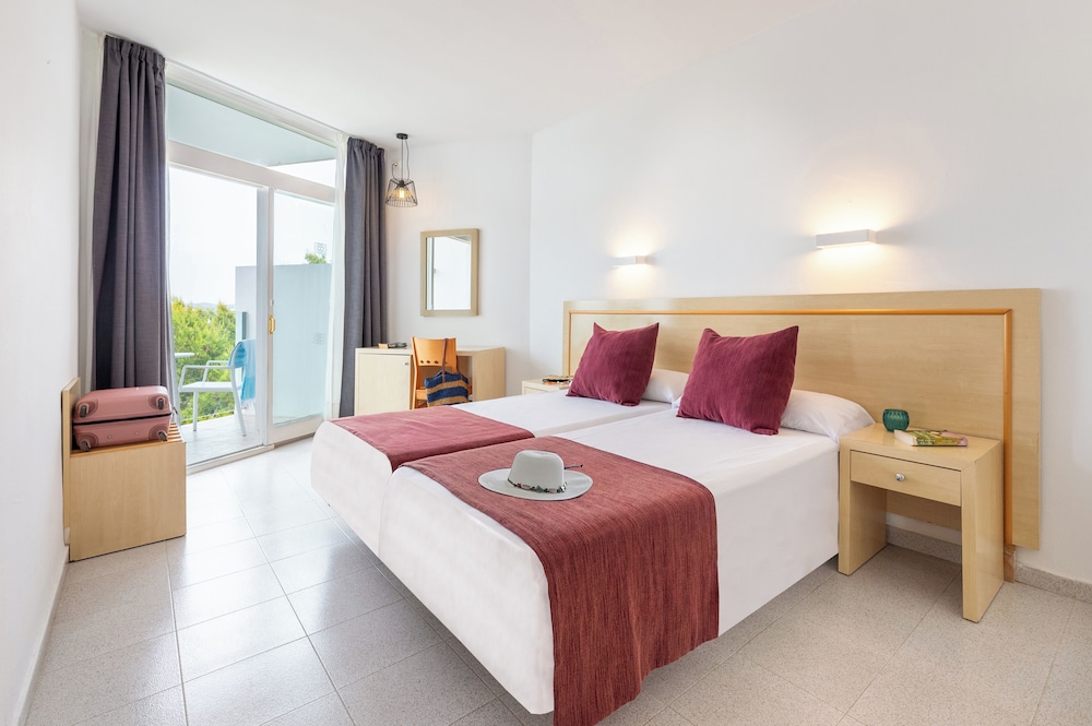 Hotel Vibra Riviera — Hotel rooms in San Antonio, Balearic Islands