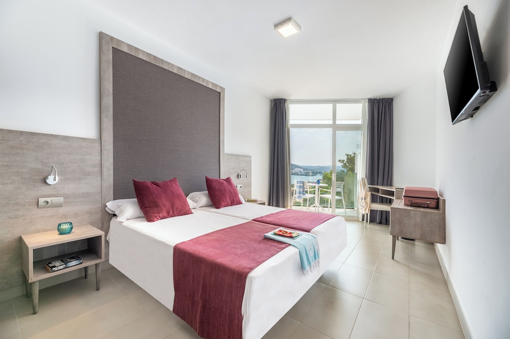 Hotel Vibra Riviera — Hotel rooms in San Antonio, Balearic Islands