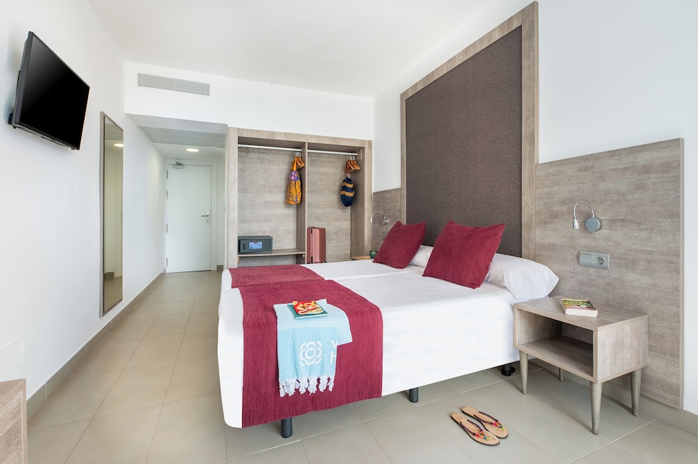Hotel Vibra Riviera — Hotel rooms in San Antonio, Balearic Islands