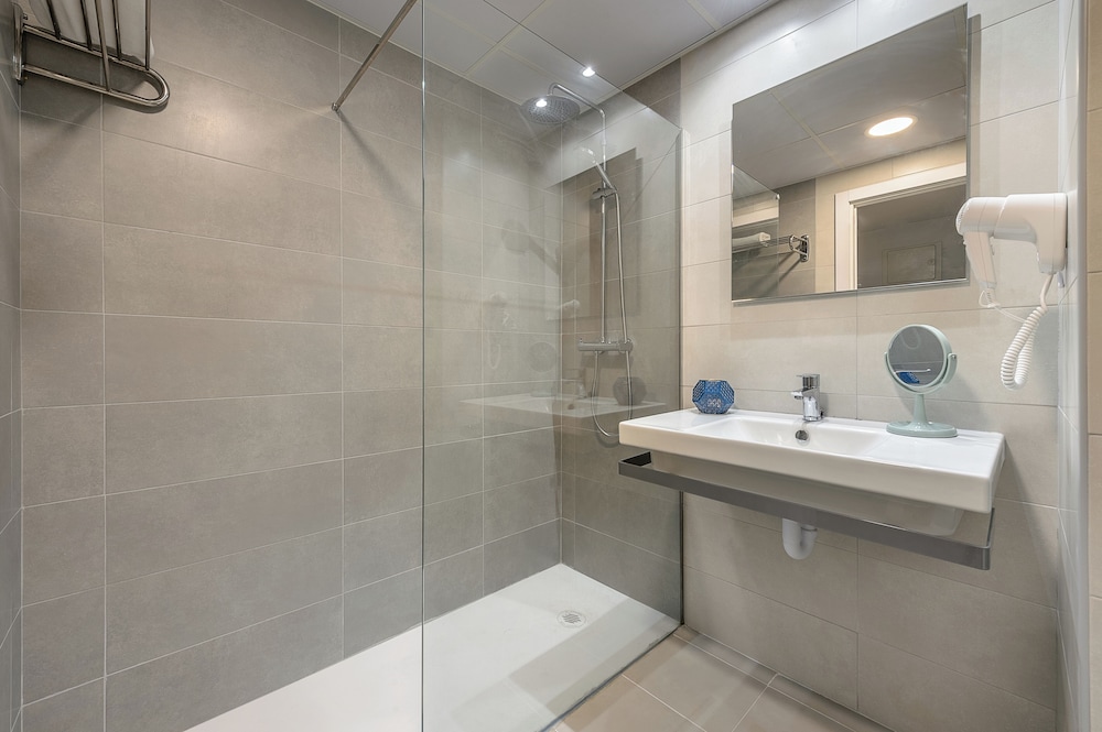 Hotel Vibra Riviera — Hotel rooms in San Antonio, Balearic Islands