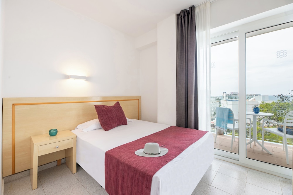 Hotel Vibra Riviera — Hotel rooms in San Antonio, Balearic Islands