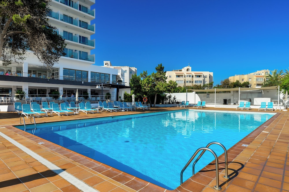 Hotel Vibra Riviera — Swimming pool in San Antonio, Balearic Islands