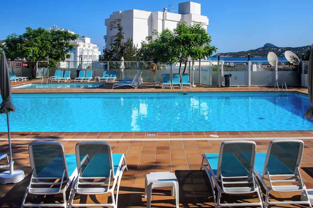 Hotel Vibra Riviera — Swimming pool in San Antonio, Balearic Islands