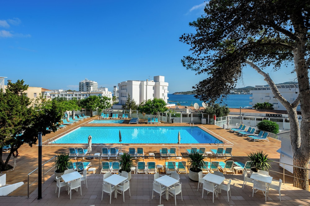 Hotel Vibra Riviera — Main photo in San Antonio, Balearic Islands