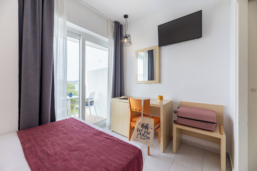 Hotel Vibra Riviera — Hotel rooms in San Antonio, Balearic Islands