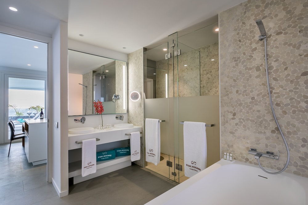 Royal Hideaway Corales Suites, part of Barceló Hotel Group — Rooms in Costa Adeje, Canary Islands