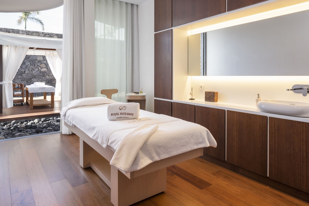 Royal Hideaway Corales Suites, part of Barceló Hotel Group — Hotel rooms in Costa Adeje, Canary Islands
