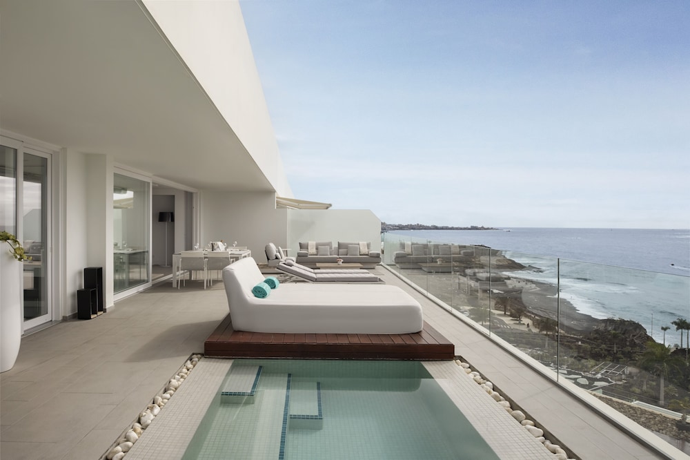 Royal Hideaway Corales Suites, part of Barceló Hotel Group — Swimming pool in Costa Adeje, Canary Islands