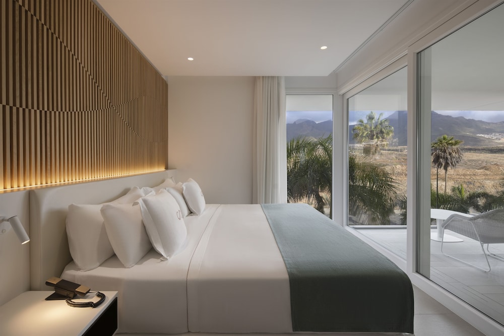Royal Hideaway Corales Suites, part of Barceló Hotel Group — Rooms in Costa Adeje, Canary Islands