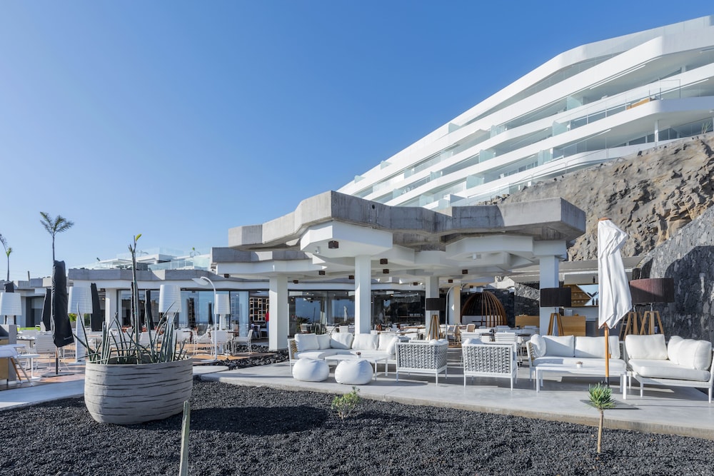 Royal Hideaway Corales Suites, part of Barceló Hotel Group — Restaurant & bars in Costa Adeje, Canary Islands