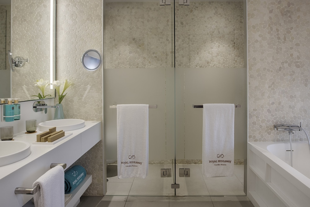 Royal Hideaway Corales Suites, part of Barceló Hotel Group — Rooms in Costa Adeje, Canary Islands