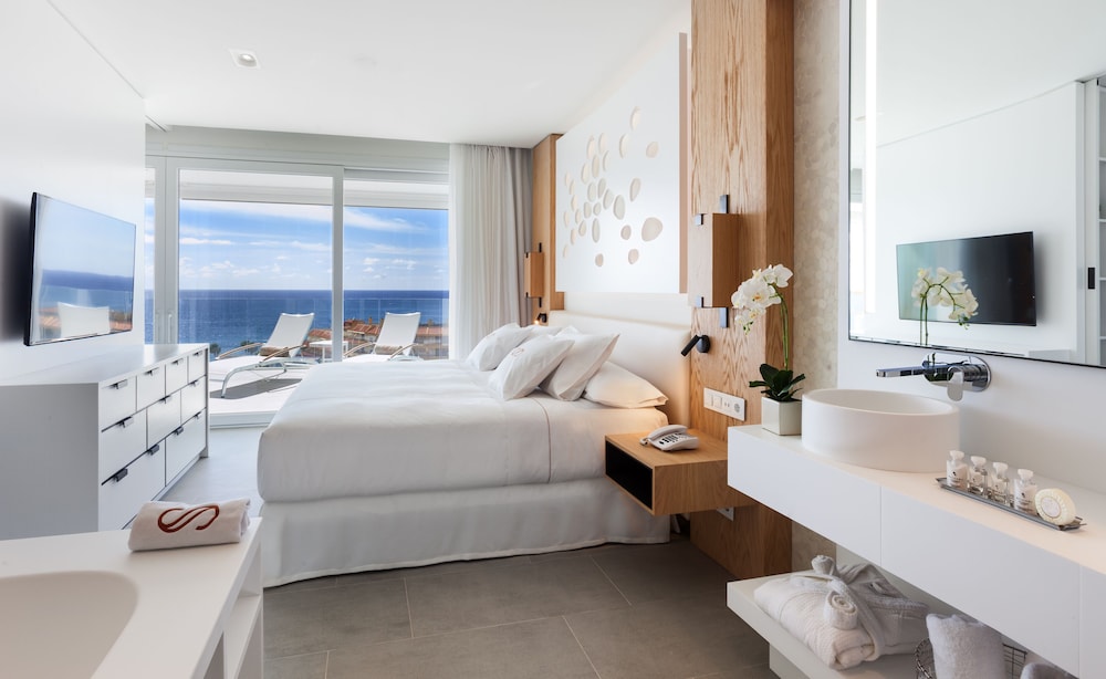Royal Hideaway Corales Suites, part of Barceló Hotel Group — Rooms in Costa Adeje, Canary Islands