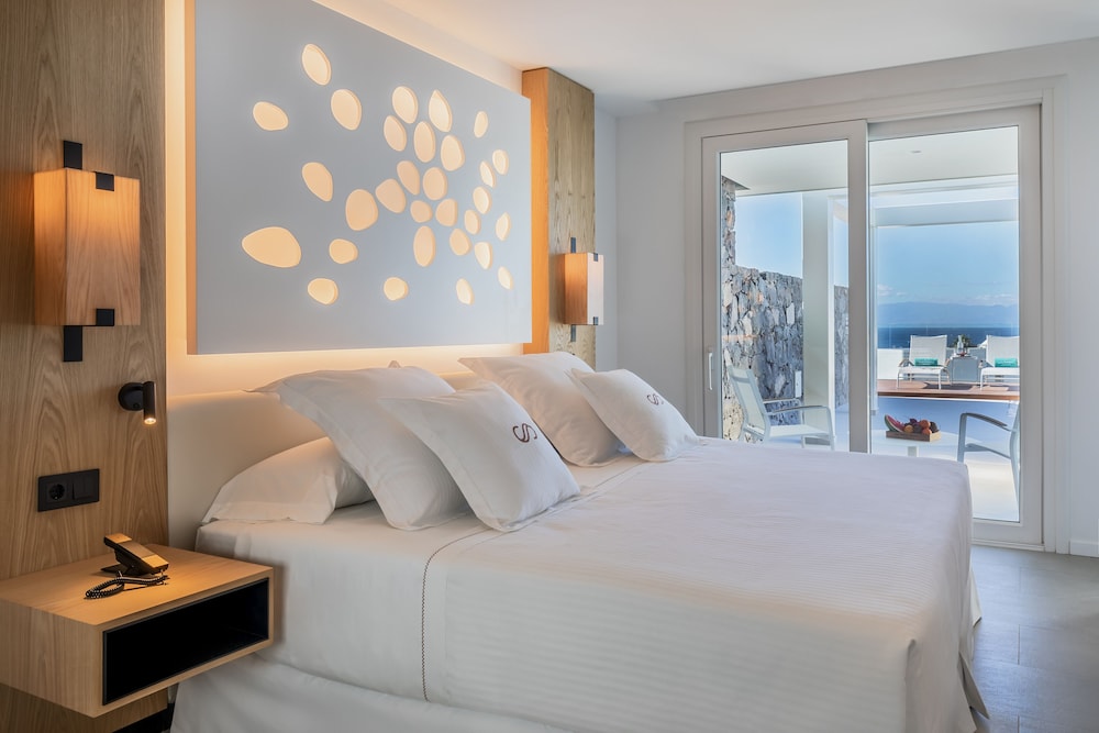 Royal Hideaway Corales Suites, part of Barceló Hotel Group — Rooms in Costa Adeje, Canary Islands