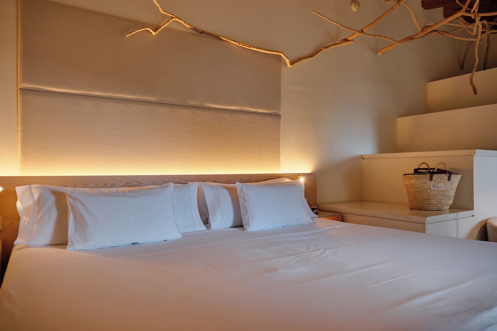 Can Simoneta Hotel - Adults Only — Hotel rooms in Canyamel, Balearic Islands