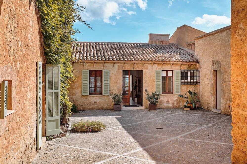 Can Simoneta Hotel - Adults Only — Hotel building in Canyamel, Balearic Islands