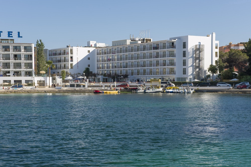 Hotel Vibra San Remo — Hotel building in San Antonio, Balearic Islands